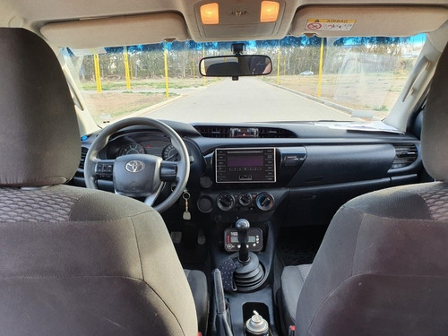 Imagen 9 de 13 de Toyota Hilux 2016 2.4 Cd Dx 150cv 4x2