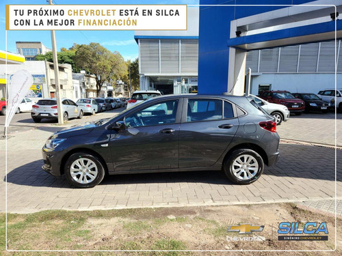 Imagen 8 de 18 de Chevrolet Onix Lt 1.0 2024 Gris Oscuro 0km