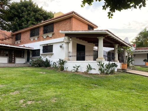 Comercial En Esquina Con Frente A La Avenida San Diego - Roq-825-cs