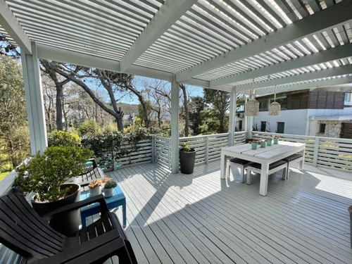 Moderna Casa En Venta Y Alquiler En Cariló Con Vista Al Mar.