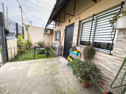 Casa En Venta De 3 Dormitorios Y Cochera. Calle 39 E/ 132 Y 133 - La Plata Vivienda Ubicada A ...