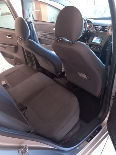 Imagem 13 de 15 de Volkswagen Fox 2012 1.0 Vht Trend Total Flex 5p