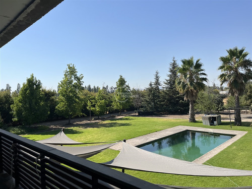 Casa En Venta De 6 Dorm. En Colina