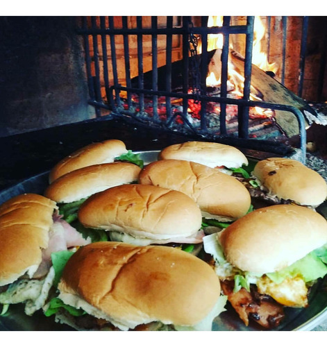 Servicio De Pizzas,calzone Y Chivito A La Parrilla Che Pizza