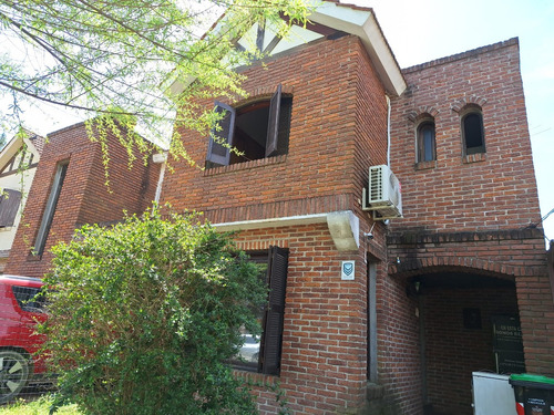 Lr Propiedades Vende En Barrio Semi Privado El Pinar Acera Norte (barrio Jardín)