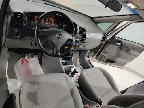 Imagem 5 de 12 de Chevrolet Zafira 2.0 Mpfi Comfort 8v Flex 4p Manual