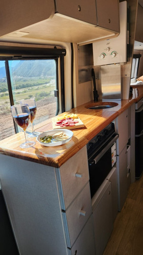 Motorhome Home Rolling Equipamiento Sobre Furgon.