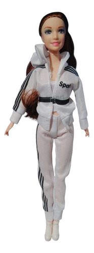 Muñeca Sarah Con Accesorios De Deportes