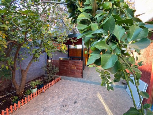 Casa En Ñuñoa De 3 Niveles Con Piscina, Jardín Y Quincho