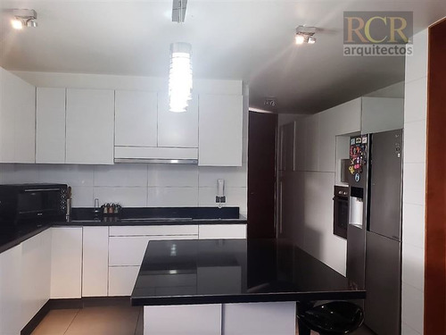 Casa En Venta De 4 Dormitorios En La Reina