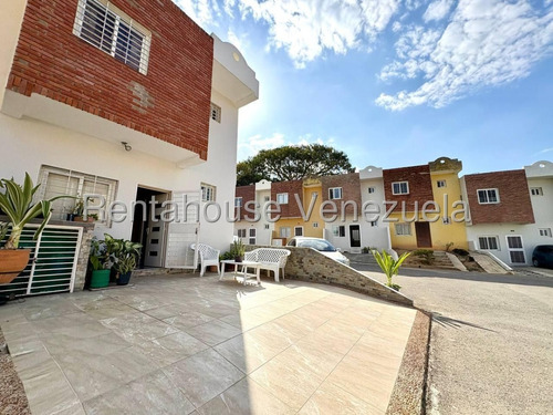 Dalisa Bigott Vende Casa Dúplex En Urbanización Don Pepe, Cabudare | 2h/3b | Cocina Moderna, Family Room, Tanque Subterráneo | #25-16104