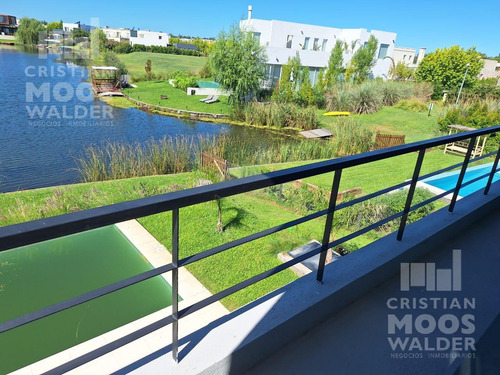 Casa En Venta 6 Ambientes En Barrio Acacias Puertos