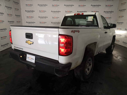 Imagen 8 de 15 de Chevrolet Silverado 2018 2p Ls Cab Regular V8/5.3 Aut 4x4