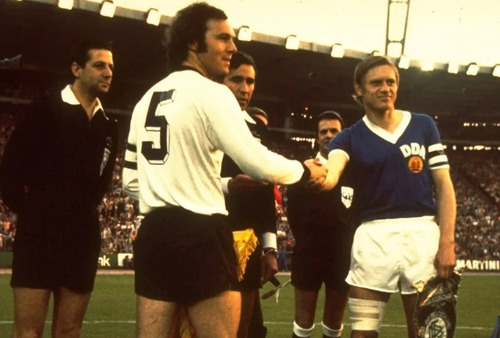 Imagen 5 de 10 de Camiseta Alemania Mundial 1974 Envio Y Cuotas Gratis Retro