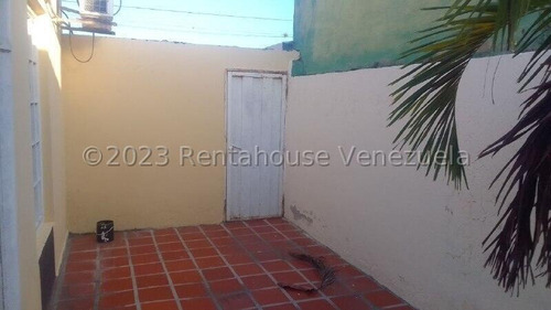 Imagen 25 de 30 de Casa En Alquiler En Cabudare, Lara, En La Av Ribereña, Conjunto Cerrado, Amoblada, Tanque, Código Flex 23-21499, Dds, 31/03