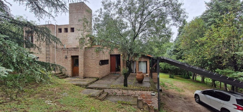 Casa 5 Dormitorios Pileta Y Arroyo Propio En Tanti
