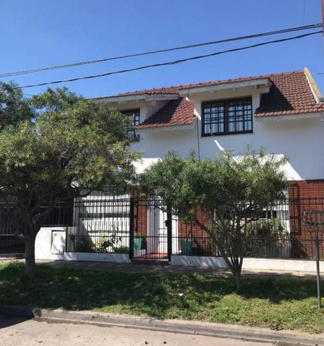 Venta Casa Tipo Chalet En Dos Plantas. Juan José Paso 445. M