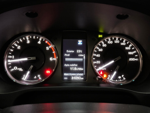 Toyota Hilux 2.8 D-4D TURBO DIESEL CD SRX 4X4 AUTOMÁTICO