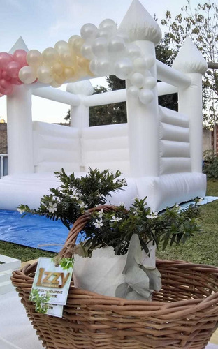 Imagen 4 de 5 de Alquiler De Castillo Blanco Inflable