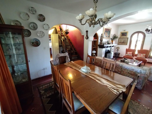 Casa 4 Dormitorios Con Departamento Cerro De Las Rosas Zona Norte