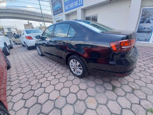 Imagen 3 de 12 de Volkswagen Jetta 2016 4p Comfortline L5/2.5 Aut