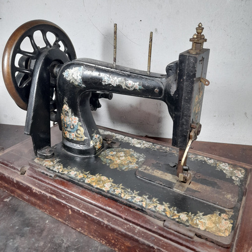Imagem 7 de 10 de Máquina De Costura Manual Mão Anorom Muller Antiga Destravad