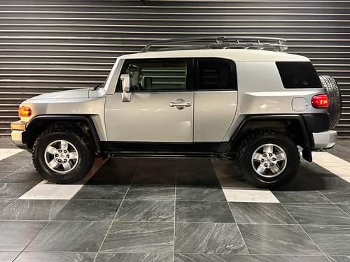 Toyota Fj Cruiser 3p Premium Aa Ee Ra Abs 4x4 At