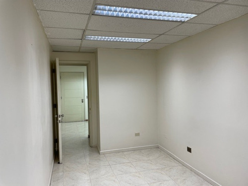 Oficina Impecable, A Pasos De Metro L1, Las Condes
