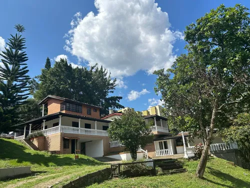 Casa En Arriendo En Robledo, La Pola. Cod A16552