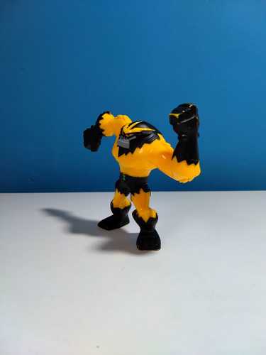 Muñeco Shocksquatch (ben 10) (Usado)