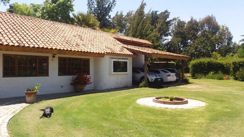 Hermosa Casa Estilo Chilena Ubicada En Av. Calera De Tango