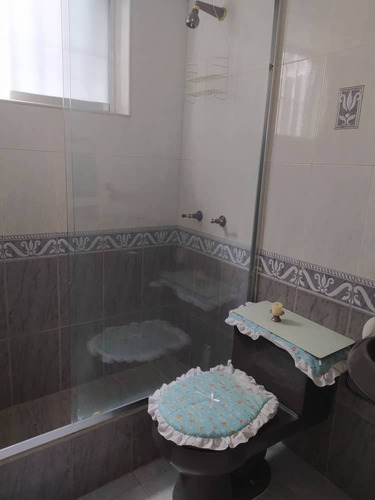 Habitación Para Dama Con Estacionamiento