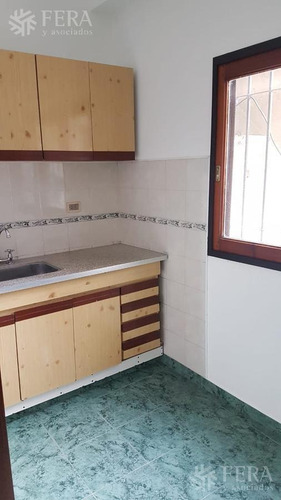 Imagen 6 de 25 de Venta De Departamento Tipo Casa De 5 Ambientes Con Patio En Wilde (26413)