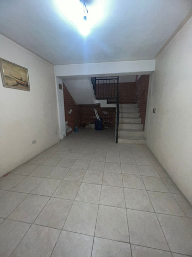 Best House Vende Fabulosa Casa En La Vía Principal De Sant Omero Los Teques