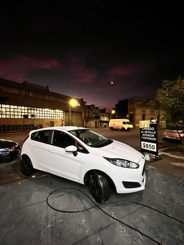 Imagen 4 de 9 de Ford Fiesta ( Llantas , Caño Escape )