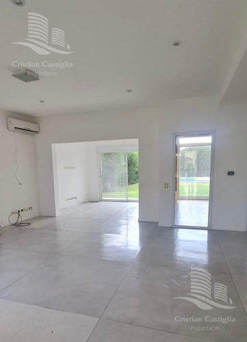 Casa En Venta San Isidro Labrador - 5 Ambientes Con Dependencia De Servicio