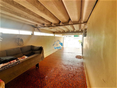 Imagem 4 de 25 de Ótima Oportunidade Para Você, Que Procura Uma Casa Com 2 Quartos E Edicula, Em Um Amplo Terreno Medindo 200m² De Área Total Em Uma Rua Tranquila No Cajuru E Com A Facilidade De Pod - Ca01656 - 701151