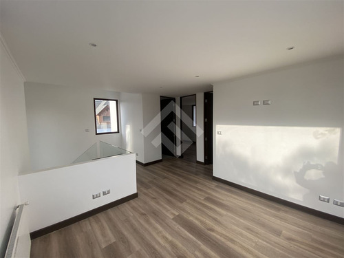 Casa En Venta De 4 Dorm. En Colina Brisas Norte