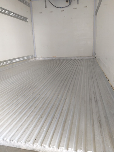 Iveco Daily Daily 35s14 Com Bau Refrigerado Piso Canaletado