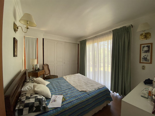 Casa En Venta De 8 Dorm. En Colina