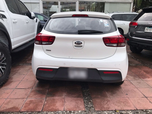 Imagen 5 de 13 de Kia Rio Hb Lx 2018
