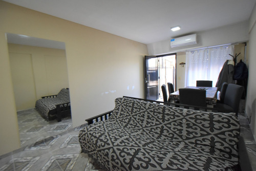 Imagen 10 de 13 de Venta Casa En Villa Luzuriaga Con Cochera Amplia
