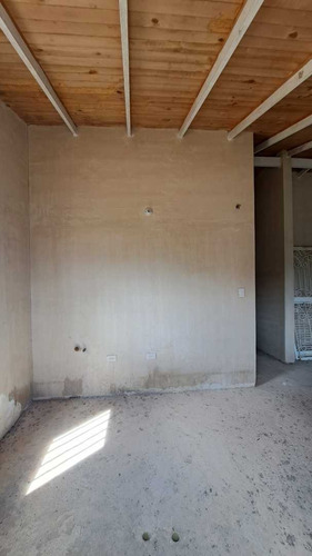 Imagen 5 de 16 de Se Vende Casa En Obra Gris Urb. Los Samanes Zona Industrial