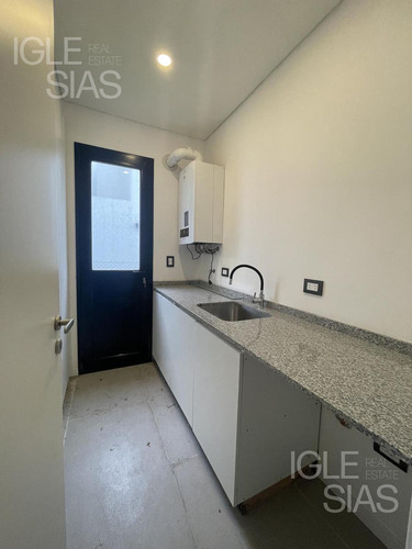Casa En Venta De 3 Dormitorios En Los Castaños A Estrenar.