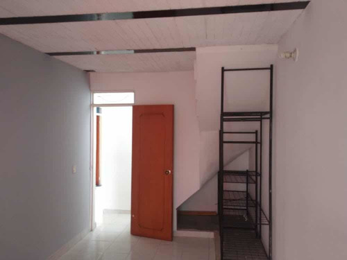 Imagen 4 de 13 de Arriendo Casa 3 Pisos 4 Habitaciones 2 Baños Ibague-tolima