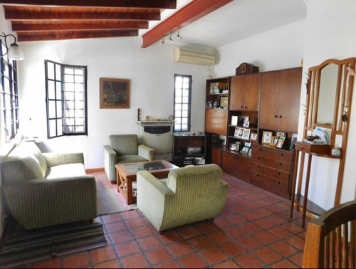 Casa A La Venta En Don Torcuato Con Jardin Y Pileta