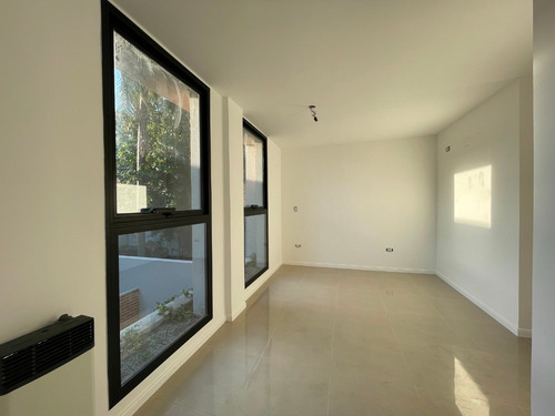 Imagen 9 de 13 de Venta Castelar Duplex 4 Ambientes Complejo Con Pileta