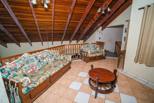 Vendo Belíssima E Encantadora Chácara!!! Com Duas Casas, Com Dois Salões De Festa E Muito Mais, Confira A Descrição Abaixo.
