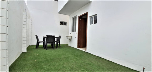 Imagen 4 de 4 de Vendo Casa De Dos Plantas, Urbanización Cataluña - Manta, Vía A Rocafuerte, Intersección Con La Av. Circunvalación. Etapa A - Lote Casa # 1