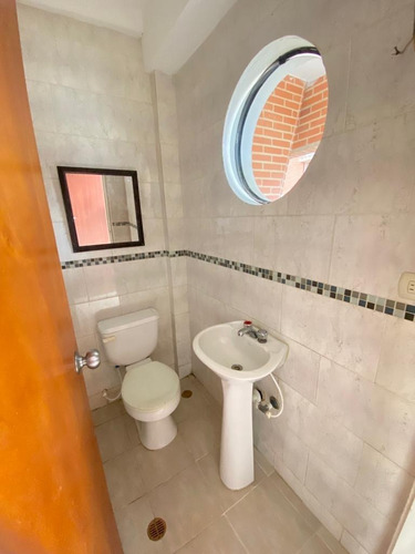 Imagen 7 de 18 de Fernando Guerrero Vende Townhouse En Res Camurí, Urb. Manantial